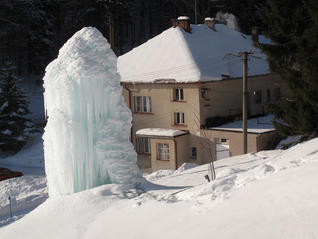 Ledový stalagmit - hurá, už je pryč